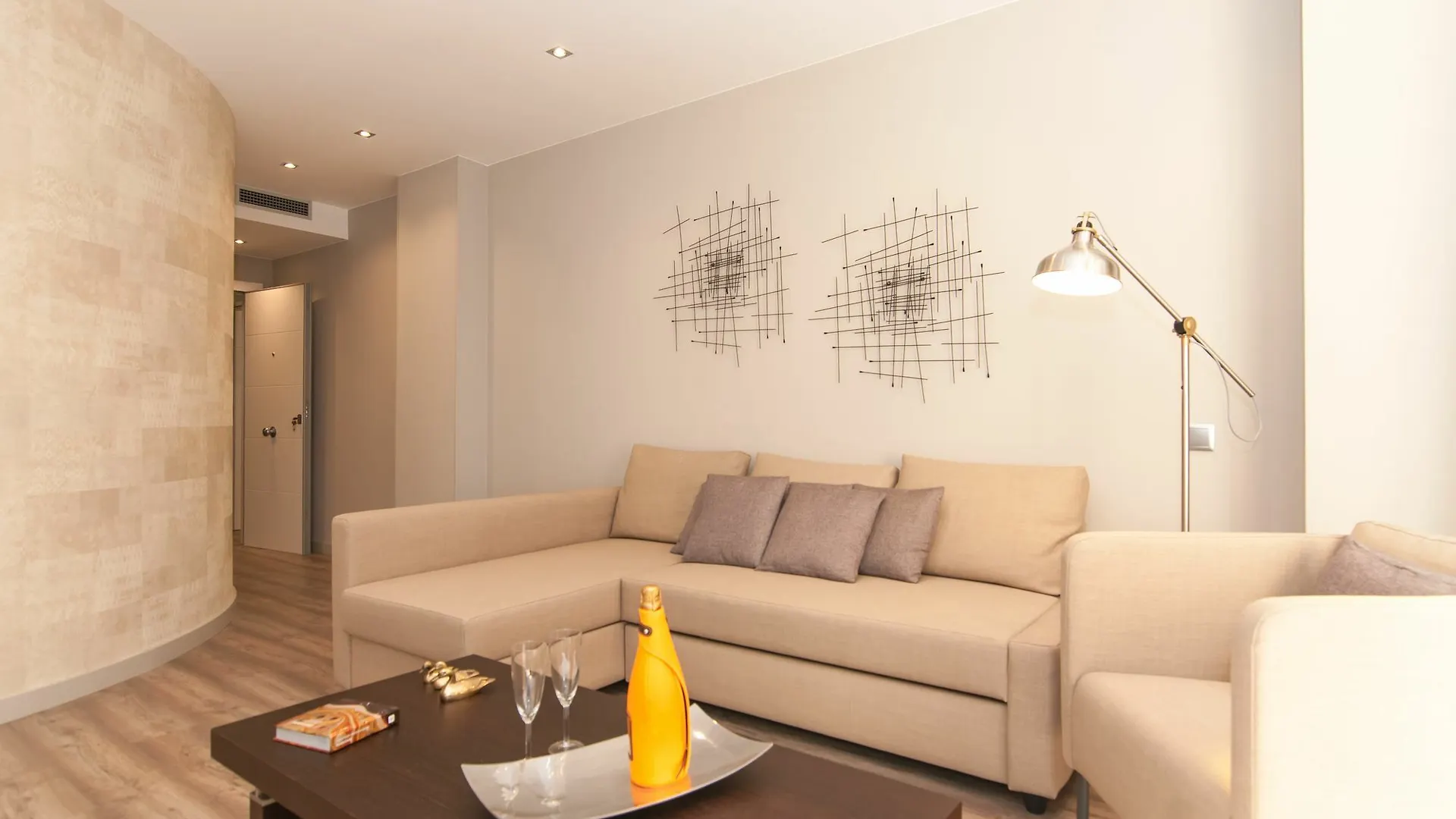 Montaber Apartments - Sagrada Familia Barcelona 0*,